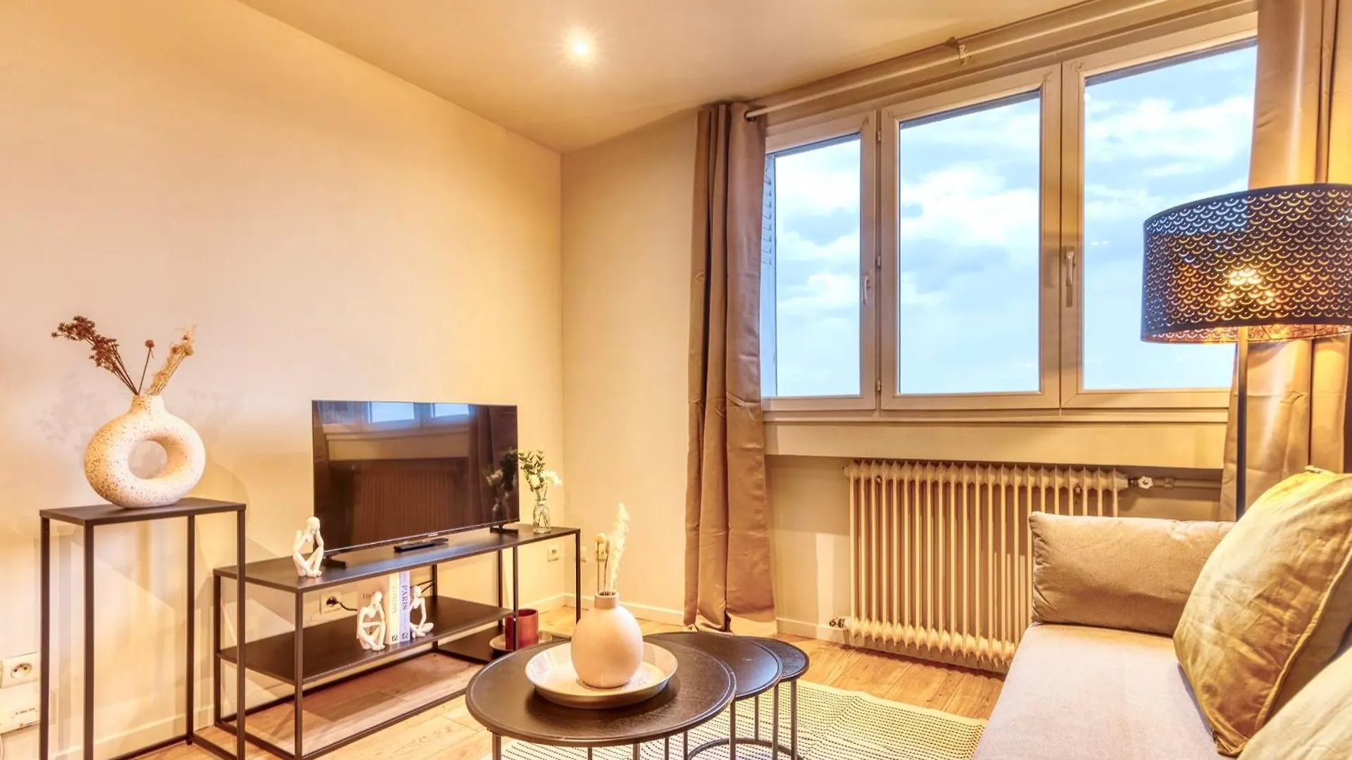 Le Panoramique - Grand T2 Metro B Oullins Apartman 0*,  Franciaország